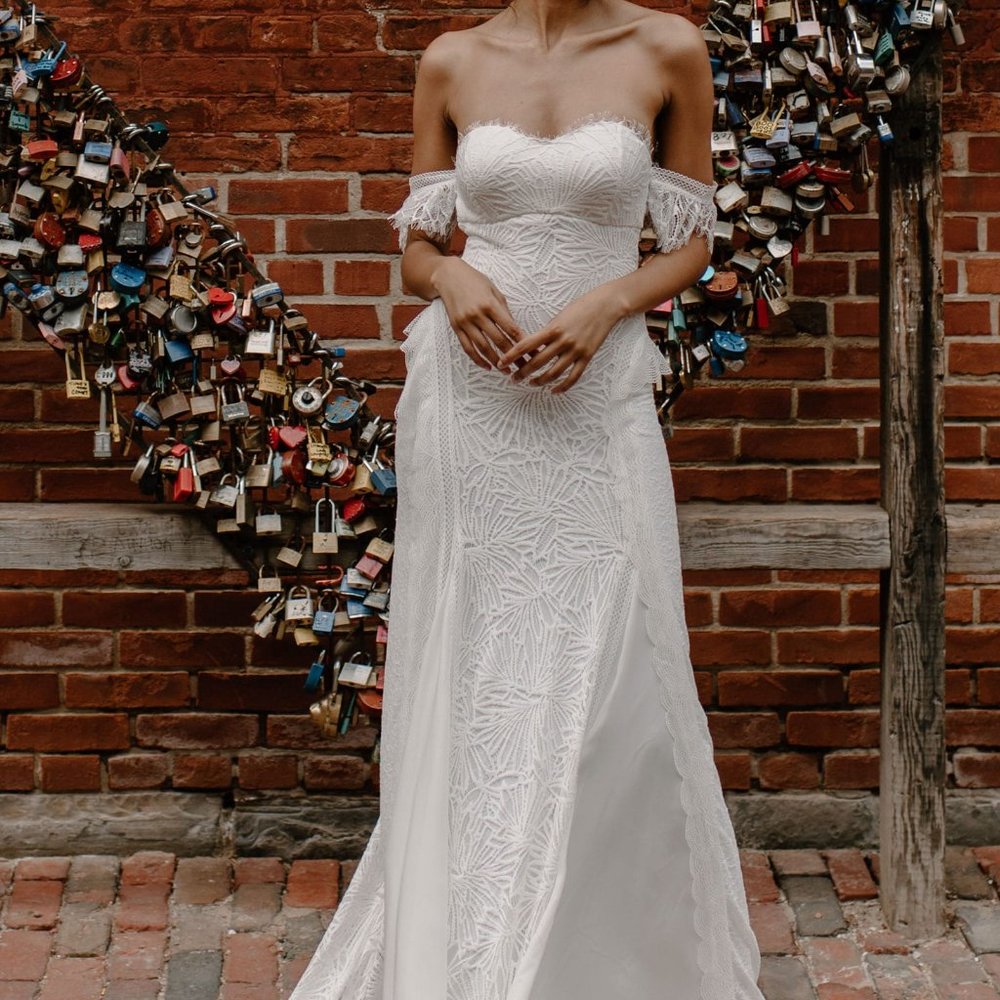 Grace Loves Lace, Stunning Noah Dress - Picture 11 of 12